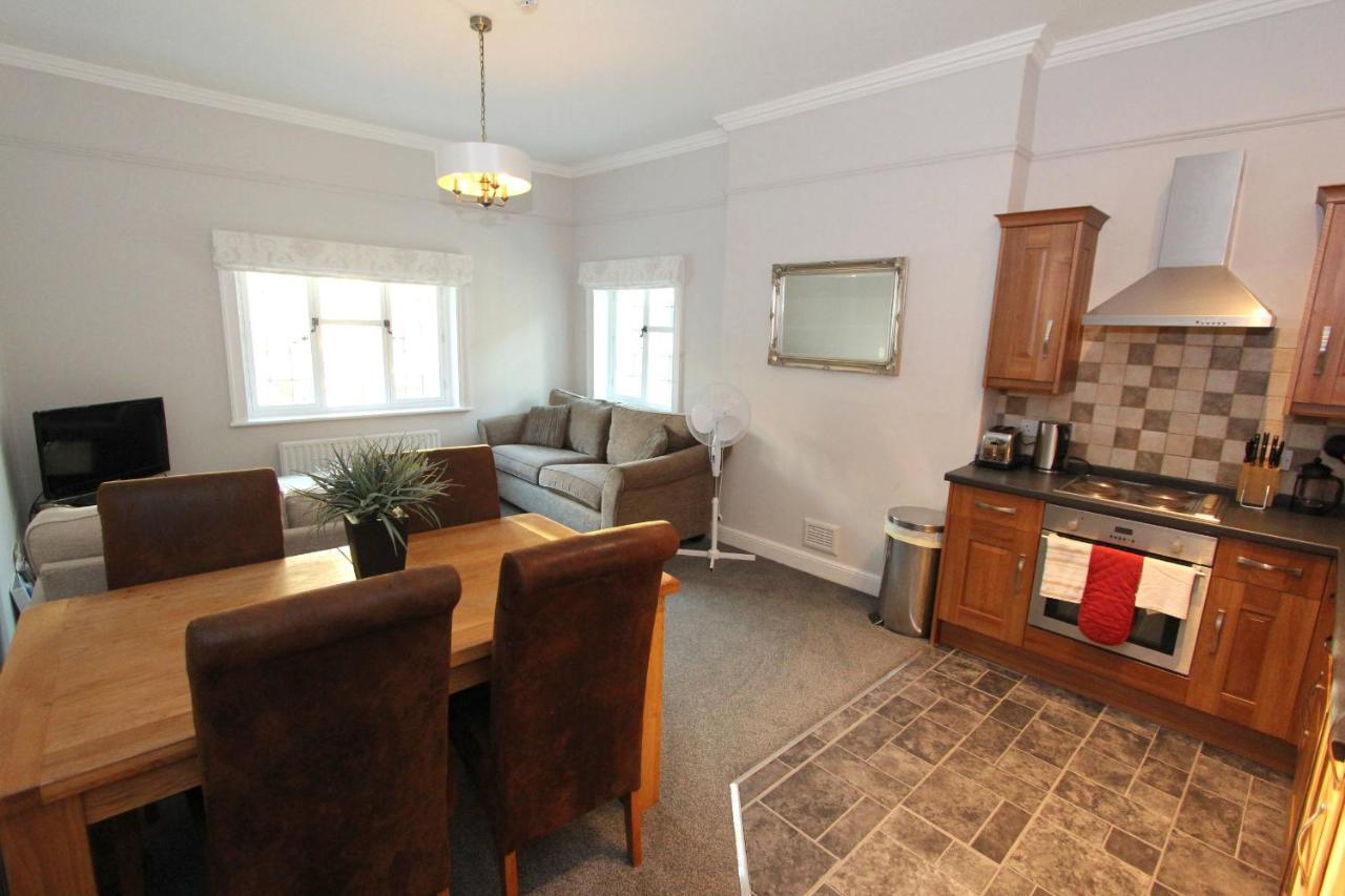 Character Apartment With Views Over City Centre & The Historic Rows Chester Bagian luar foto